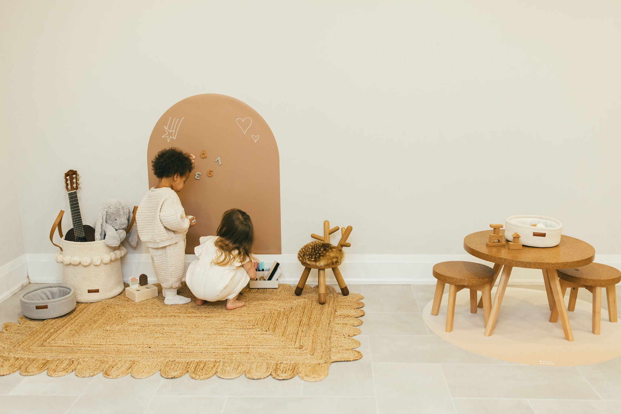 Magic Wall - Arch (Warm Taupe)